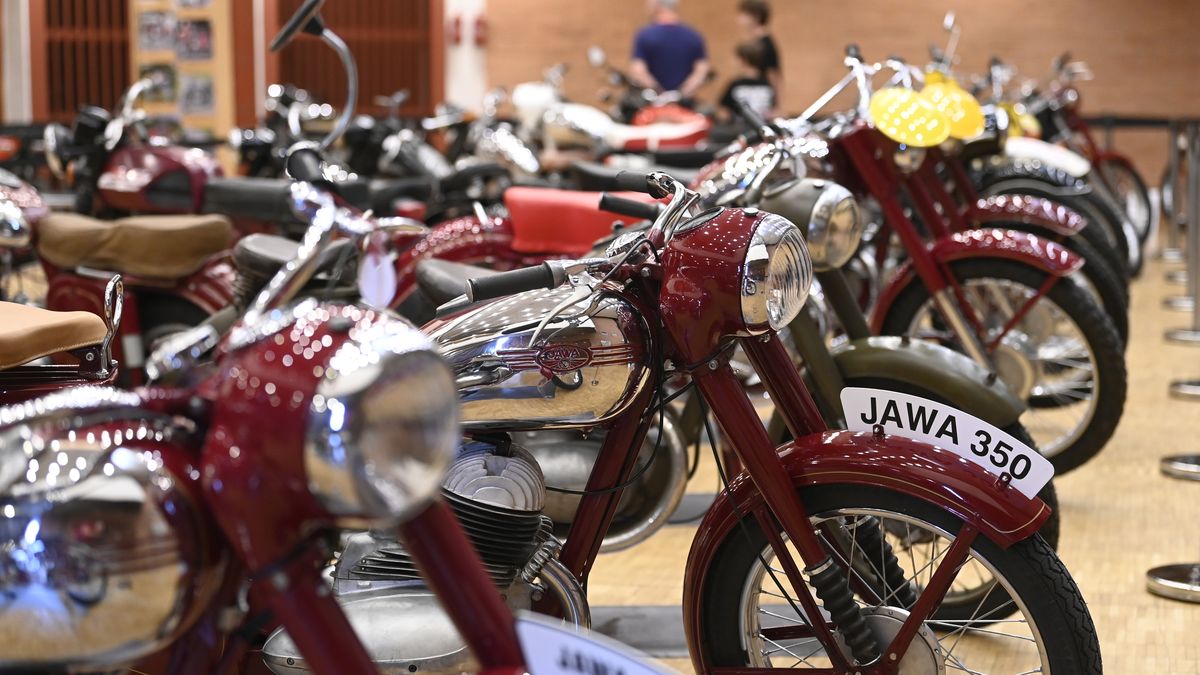 Ve Vizovicích vystavují historické motocykly včetně Pragy